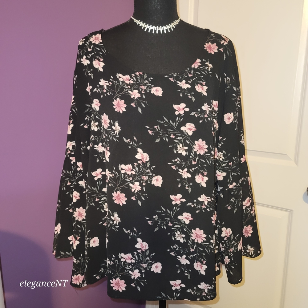 Rue+  Black And Pink Floral Top  With Bell Sleeve Sz: 3X - Picture 2 of 8